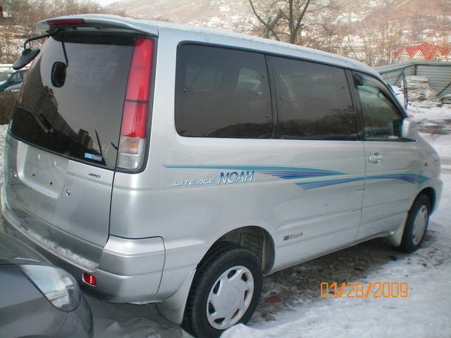 2000 Toyota Noah