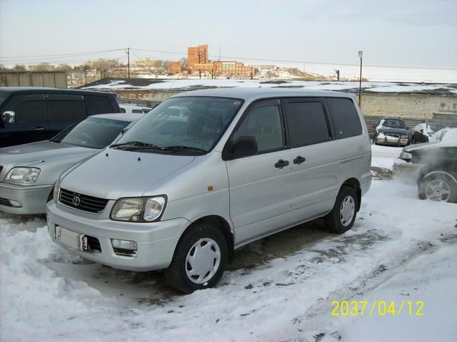 2000 Toyota Noah