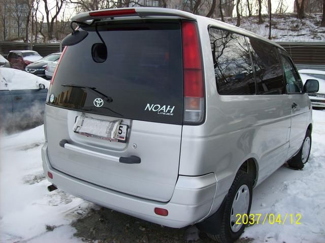 2000 Toyota Noah