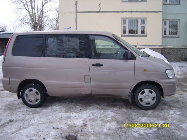 2000 Toyota Noah