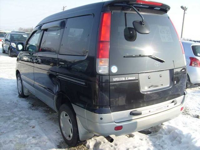 2000 Toyota Noah