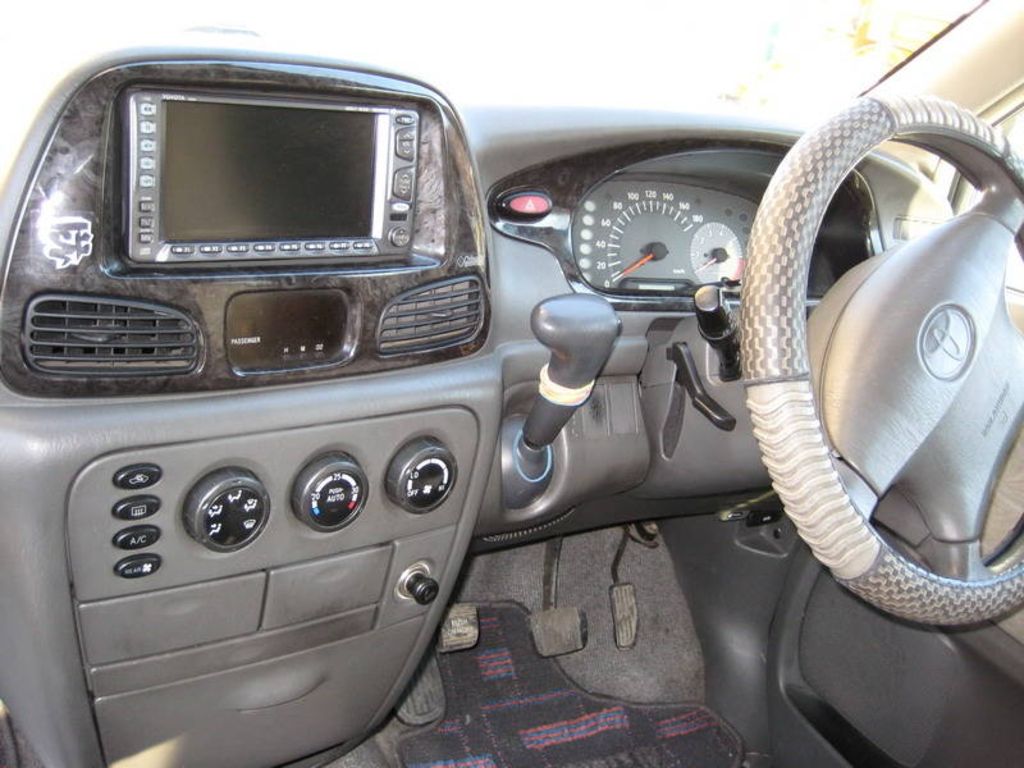 2000 Toyota Noah