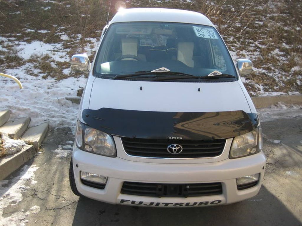 2000 Toyota Noah