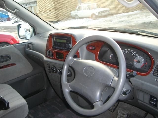 2000 Toyota Noah