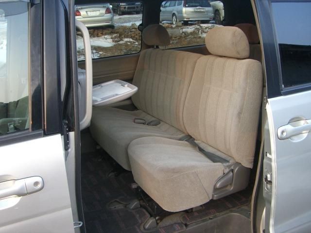 2000 Toyota Noah