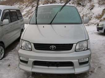 2000 Toyota Noah Pics