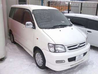 2000 Toyota Noah Pics