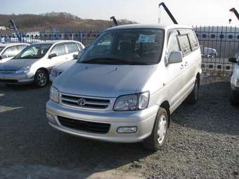 2000 Toyota Noah Pictures