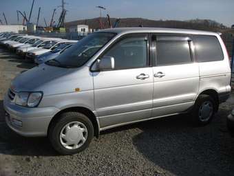 2000 Toyota Noah Pics