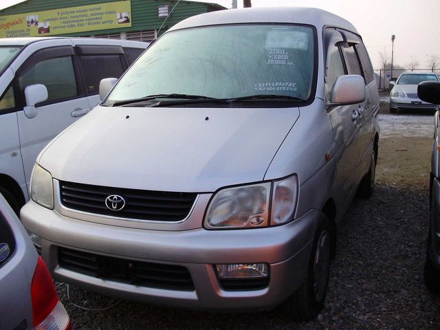 2001 Toyota Noah