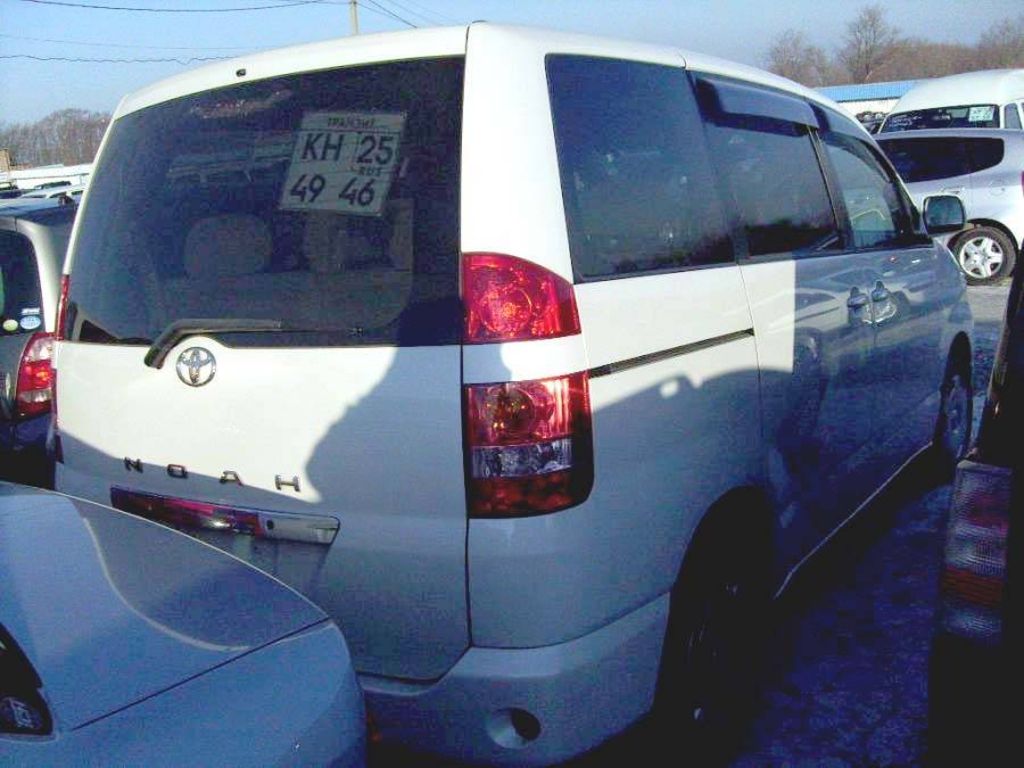 2001 Toyota Noah