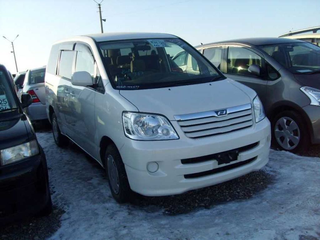 2001 Toyota Noah