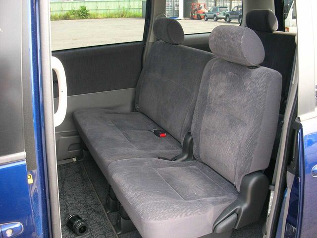 2001 Toyota Noah