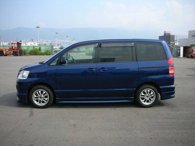 2001 Toyota Noah