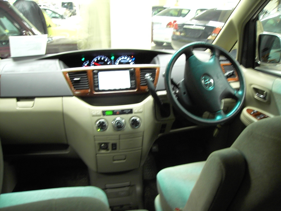 2001 Toyota Noah Photos