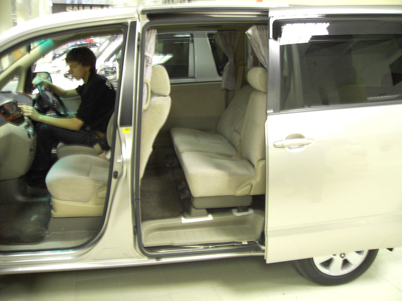 2001 Toyota Noah Photos