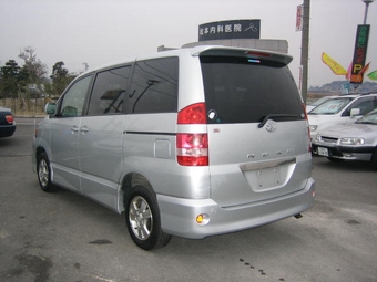 2001 Toyota Noah