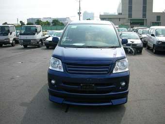 2001 Toyota Noah Photos