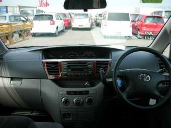 2001 Toyota Noah Pictures