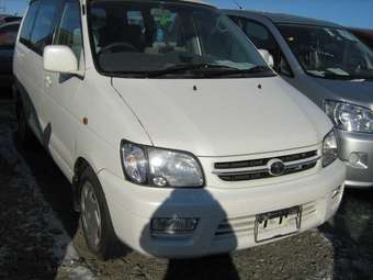 2001 Toyota Noah Photos