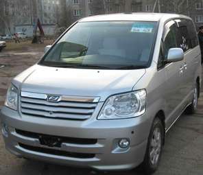 2001 Toyota Noah Pictures