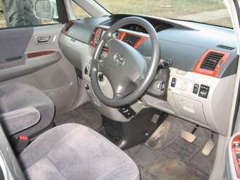 2001 Toyota Noah Photos