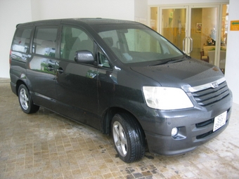 2002 Toyota Noah