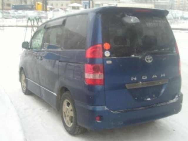 2002 Toyota Noah