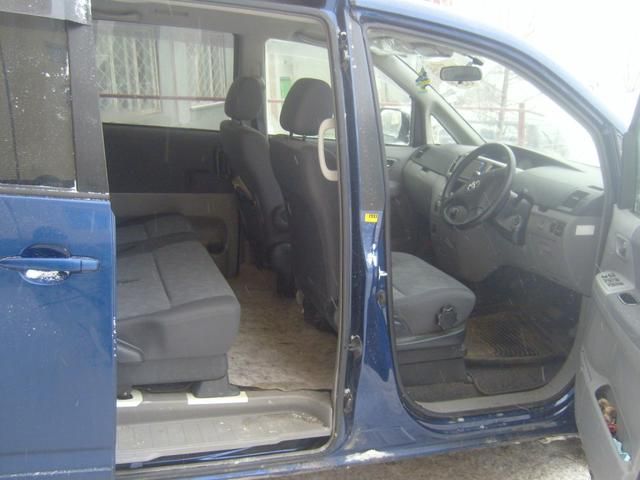 2002 Toyota Noah