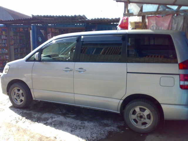 2002 Toyota Noah