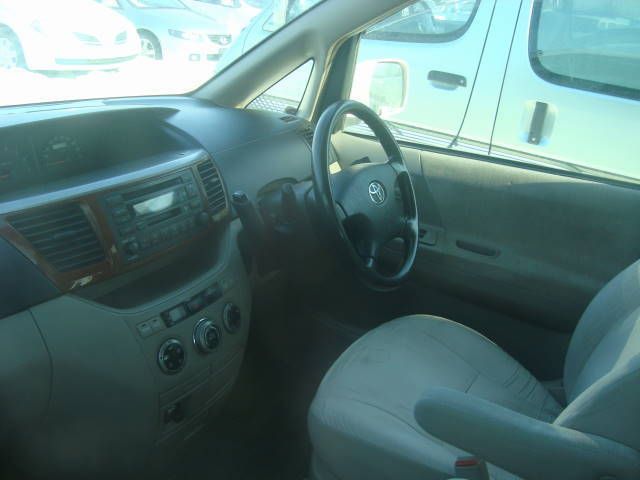 2002 Toyota Noah