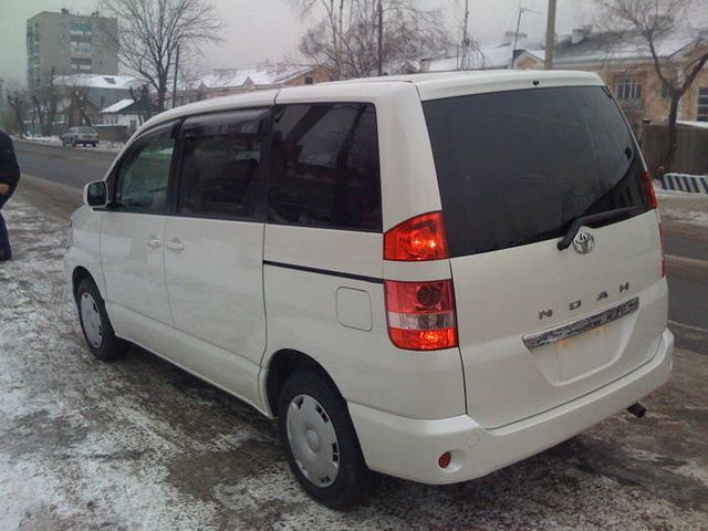 2002 Toyota Noah