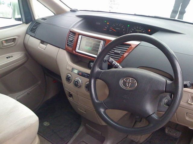2002 Toyota Noah