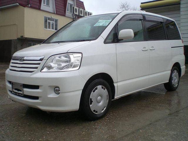 2002 Toyota Noah