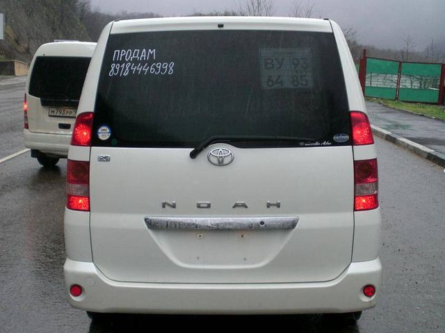 2002 Toyota Noah