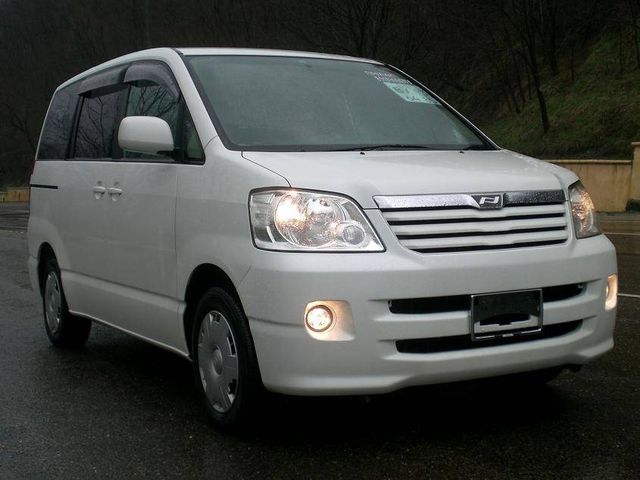 2002 Toyota Noah