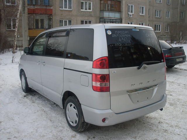 2002 Toyota Noah