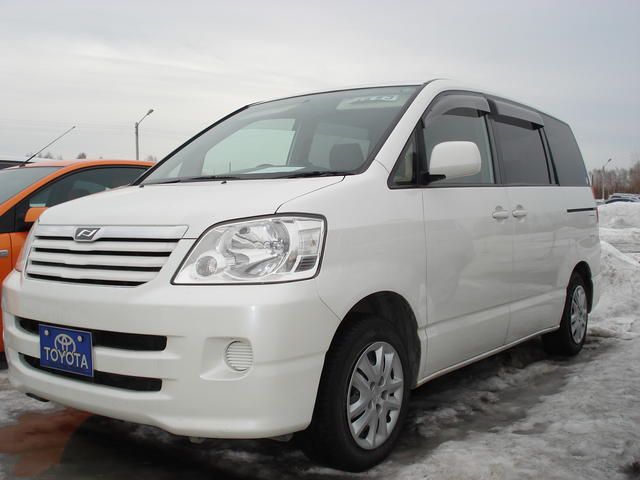 2002 Toyota Noah