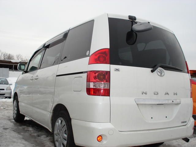 2002 Toyota Noah