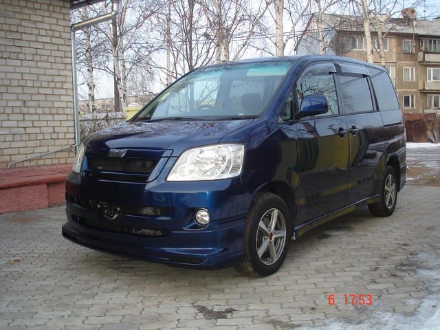 2002 Toyota Noah