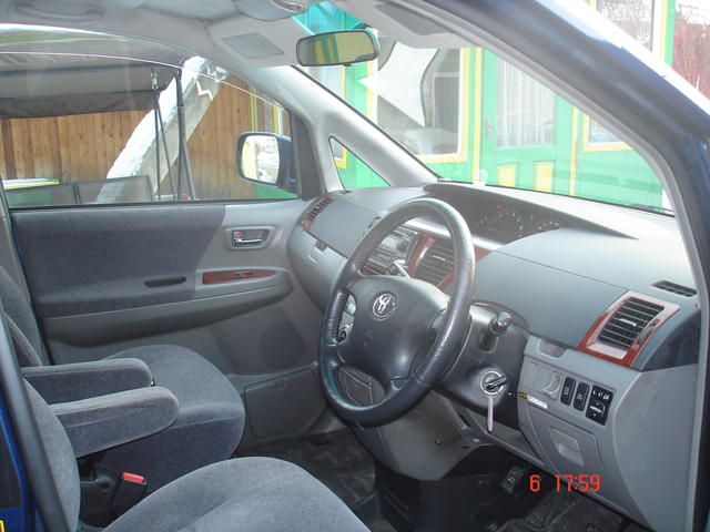 2002 Toyota Noah