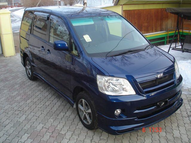 2002 Toyota Noah