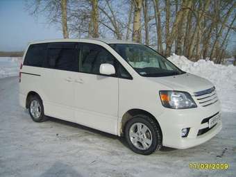 2002 Toyota Noah