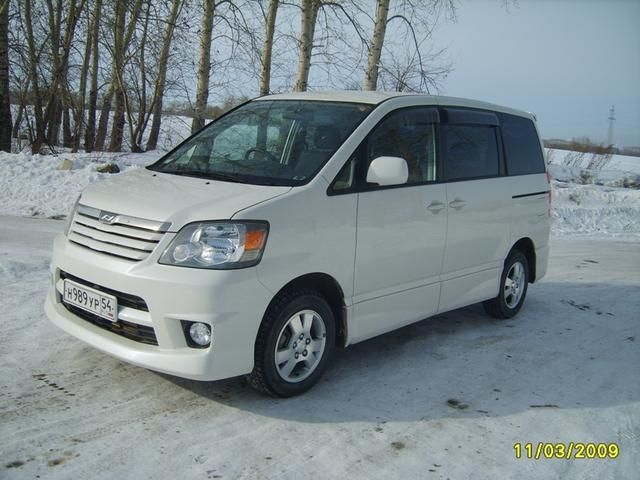 2002 Toyota Noah