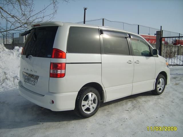 2002 Toyota Noah