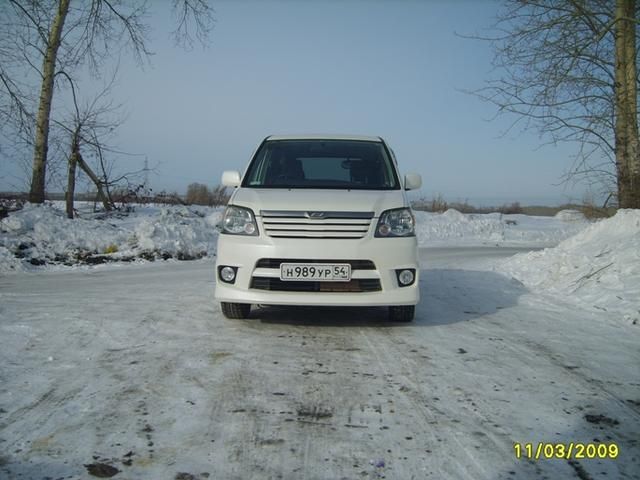 2002 Toyota Noah