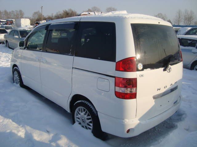 2002 Toyota Noah