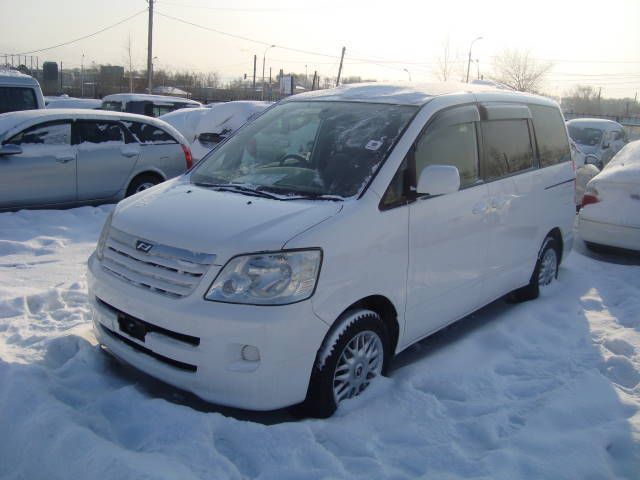 2002 Toyota Noah