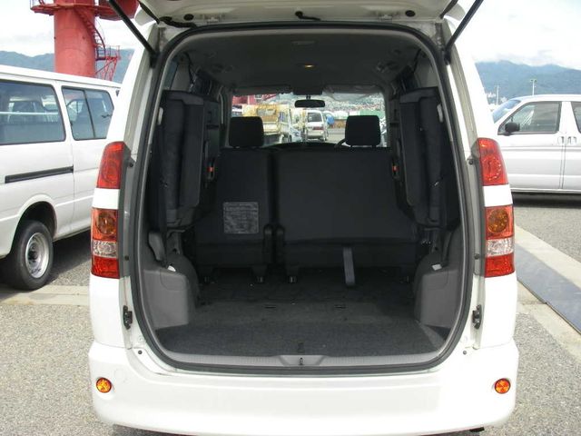 2002 Toyota Noah