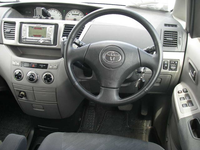 2002 Toyota Noah